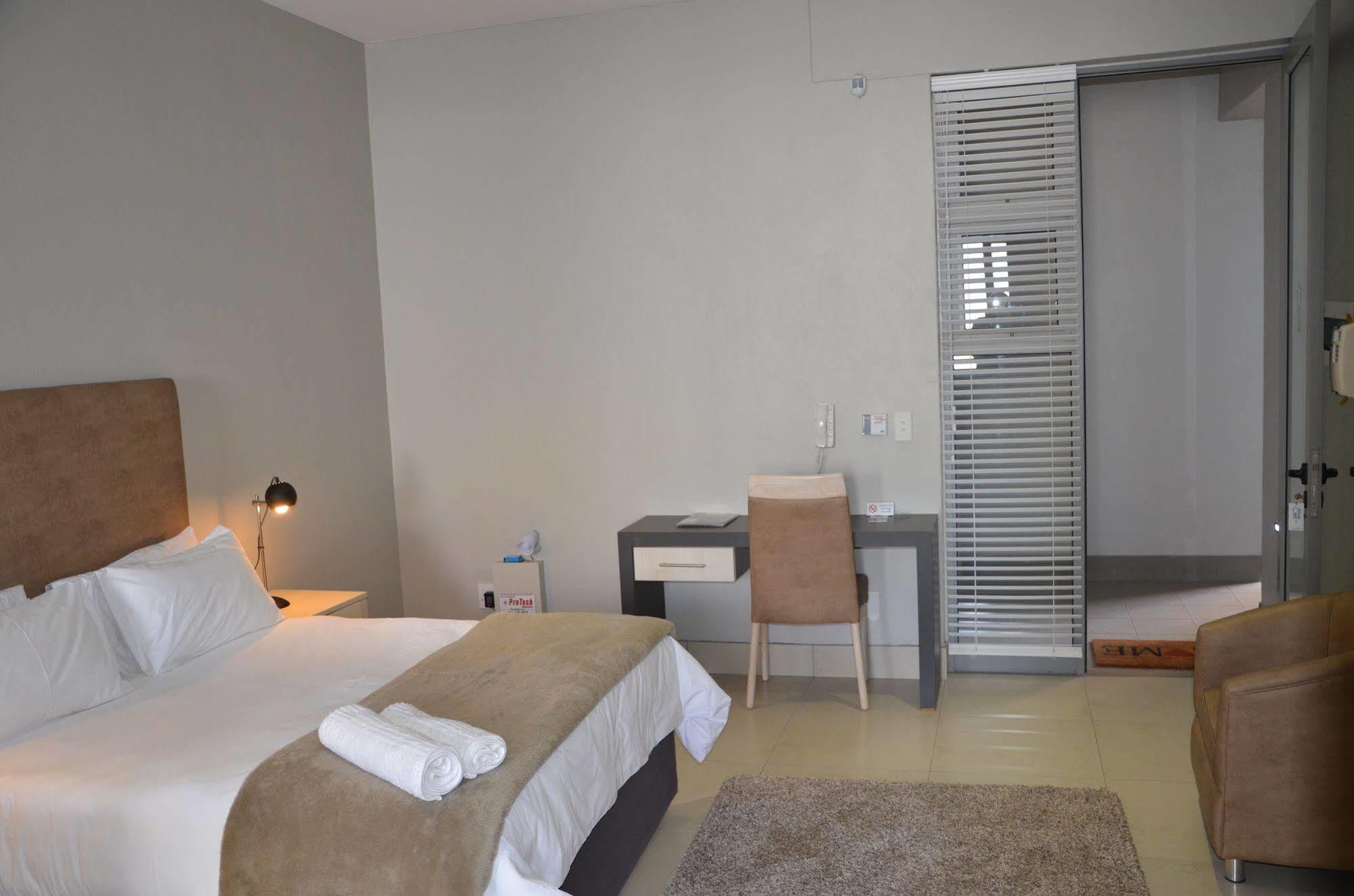 Be-Still Accommodation Суакопмунд Екстериор снимка